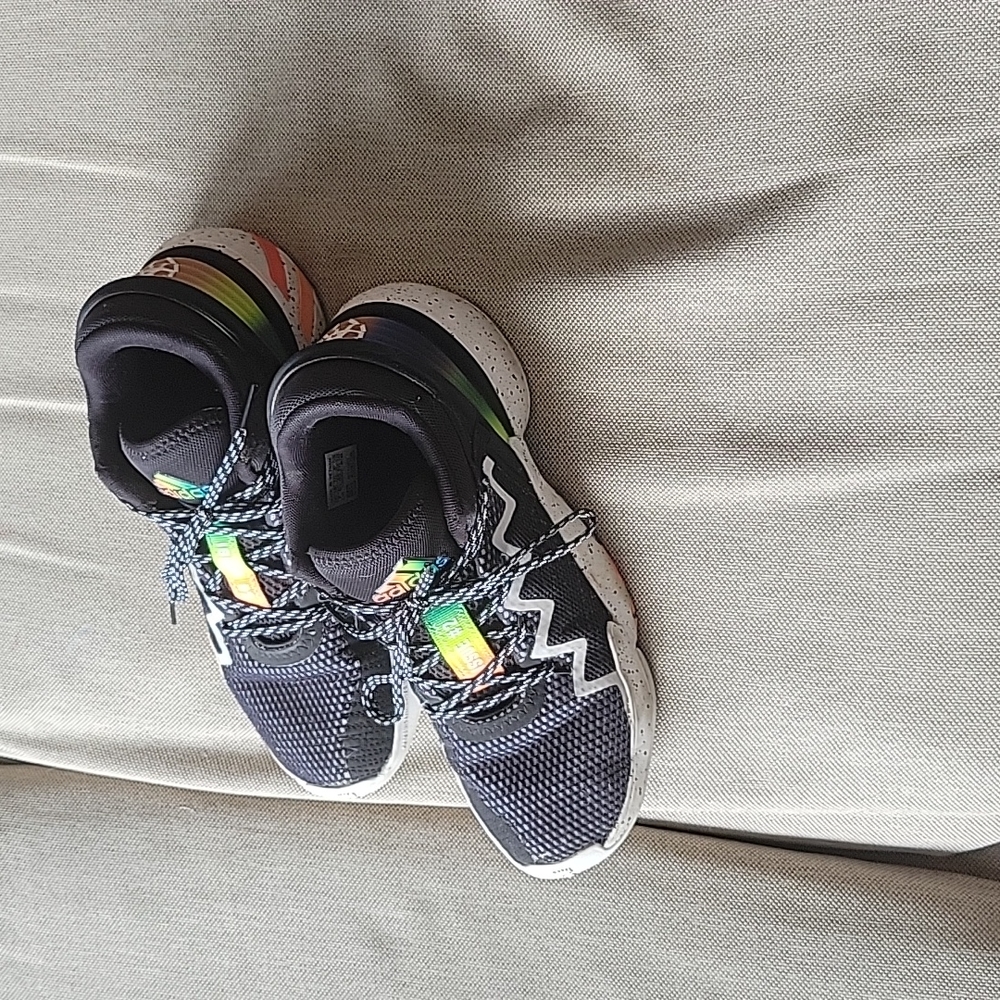 Adidas D.O.N. Issue number 2 size 7 boys